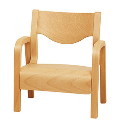 背筋がピンとする園児用イス（ヒジかけ付）